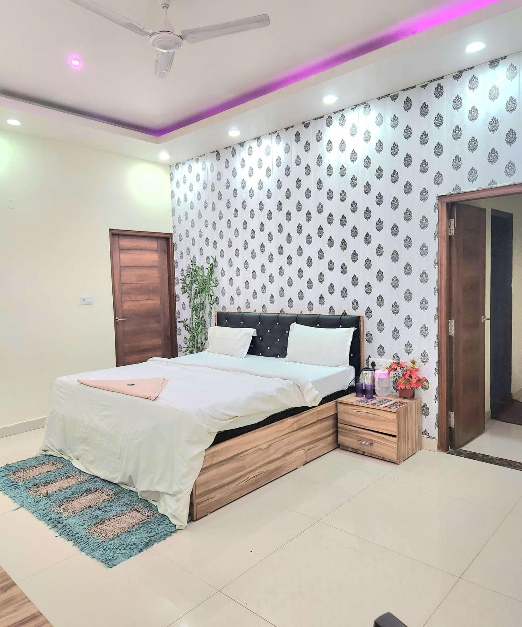 Mauji'S Villa Hotel & Guest House Prayagraj Esterno foto